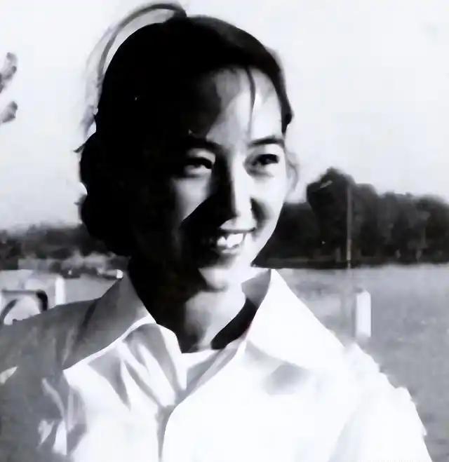 🌹延安第一美女苏菲：夫逝坚守遗志：守寡四十八年，倾尽家财投身麻风病防治
 
1