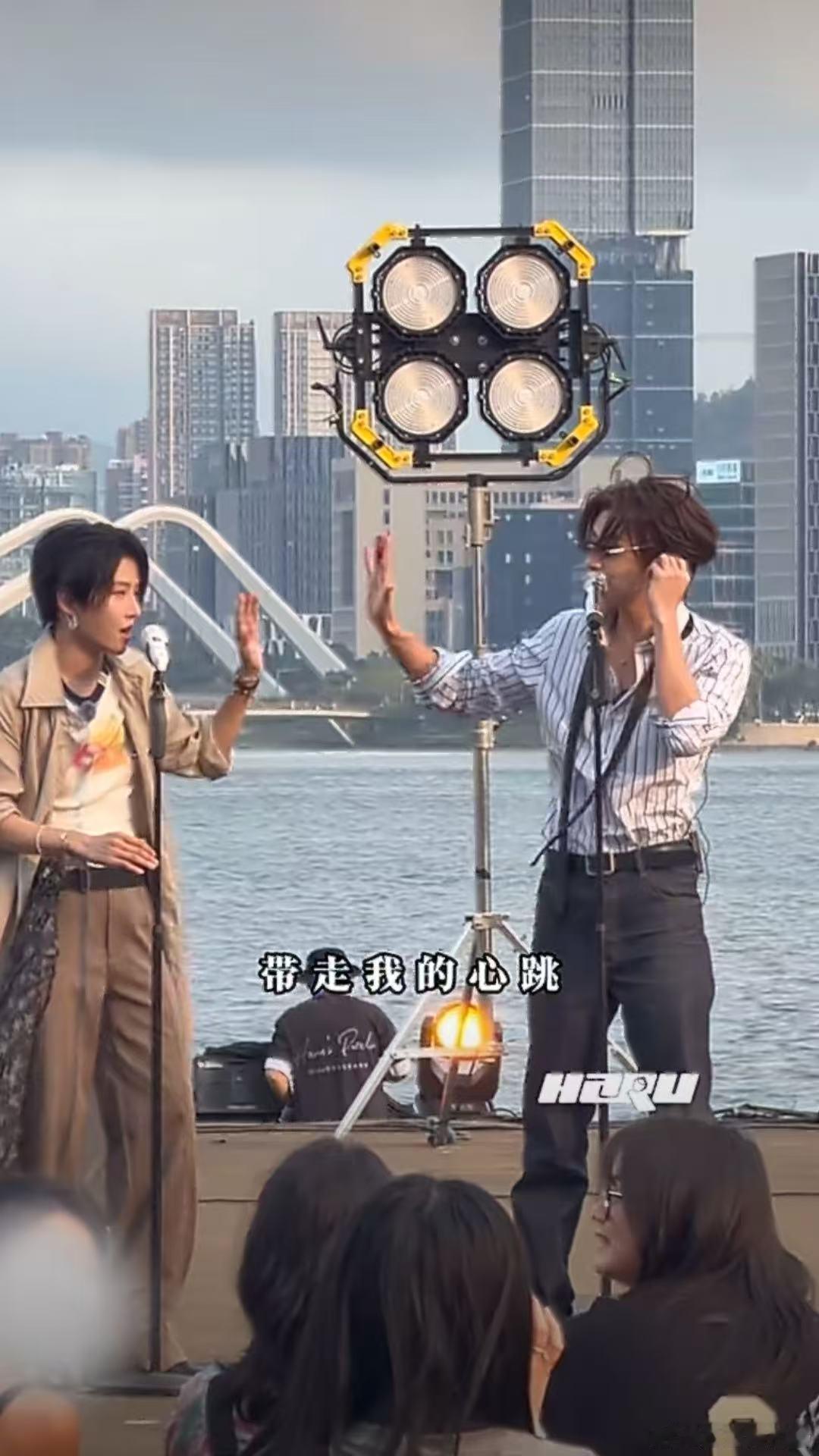 小鬼刘雨昕心跳彩排 小鬼和刘雨昕都是舞台型选手，平时各自solo已经很炸了，这次