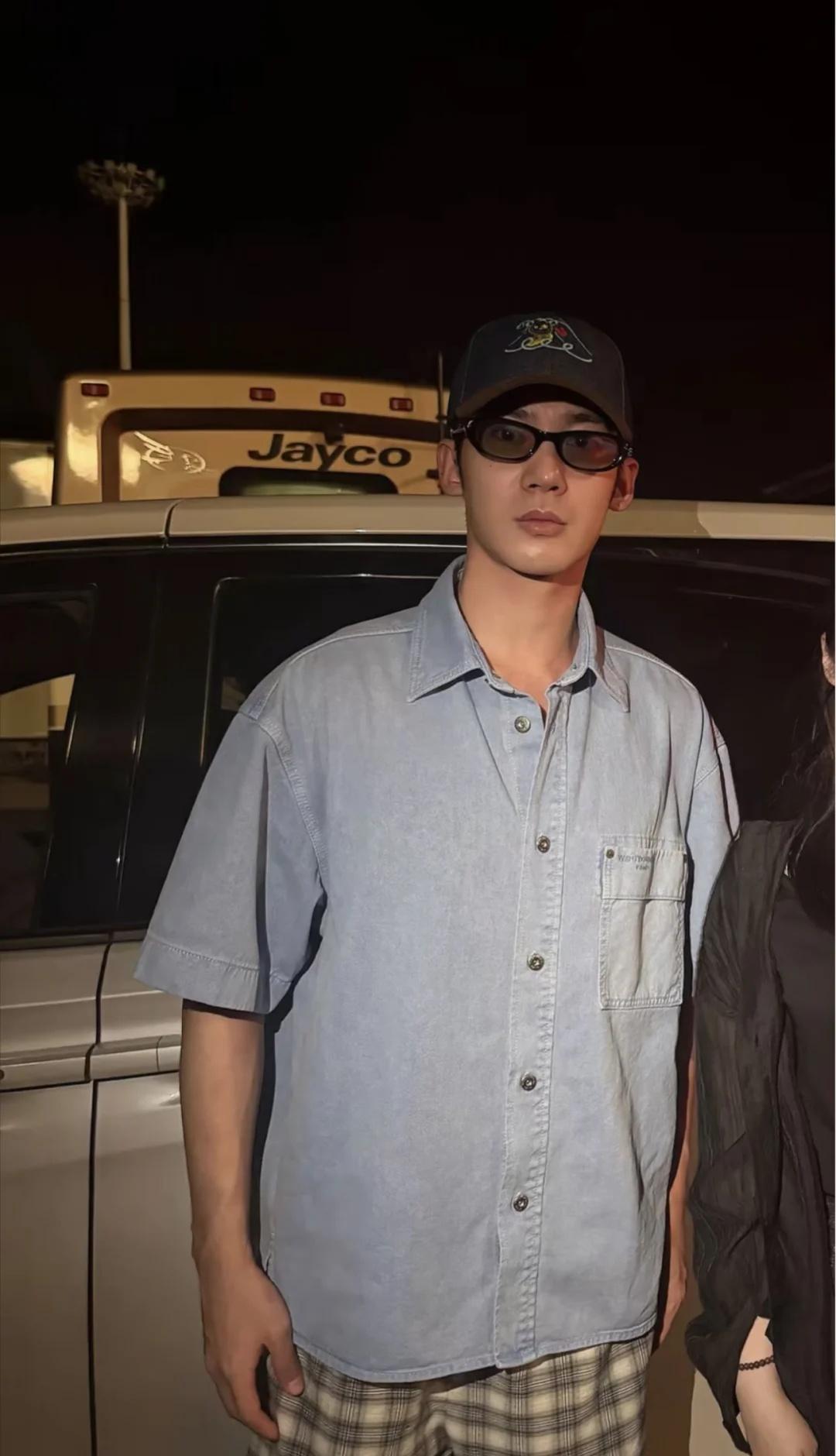 发现一枚合影小柿子