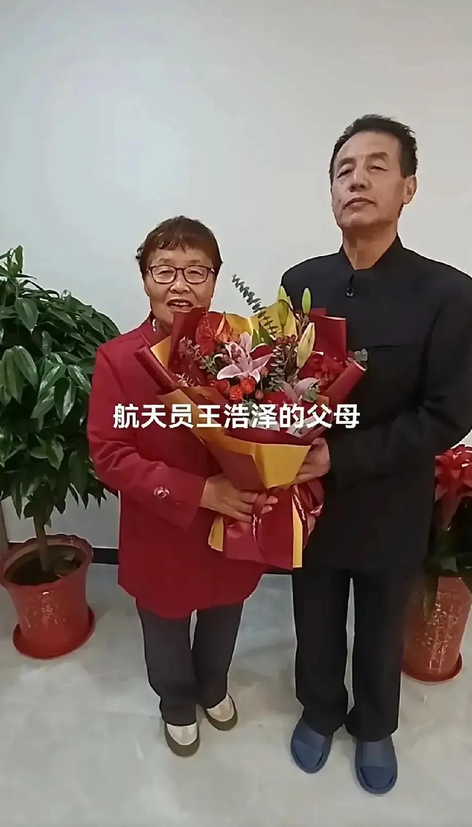 王浩泽：从小县城走出的航天女英雄！咱可得好好聊聊王浩泽。王浩泽的爸爸呢，是一名交