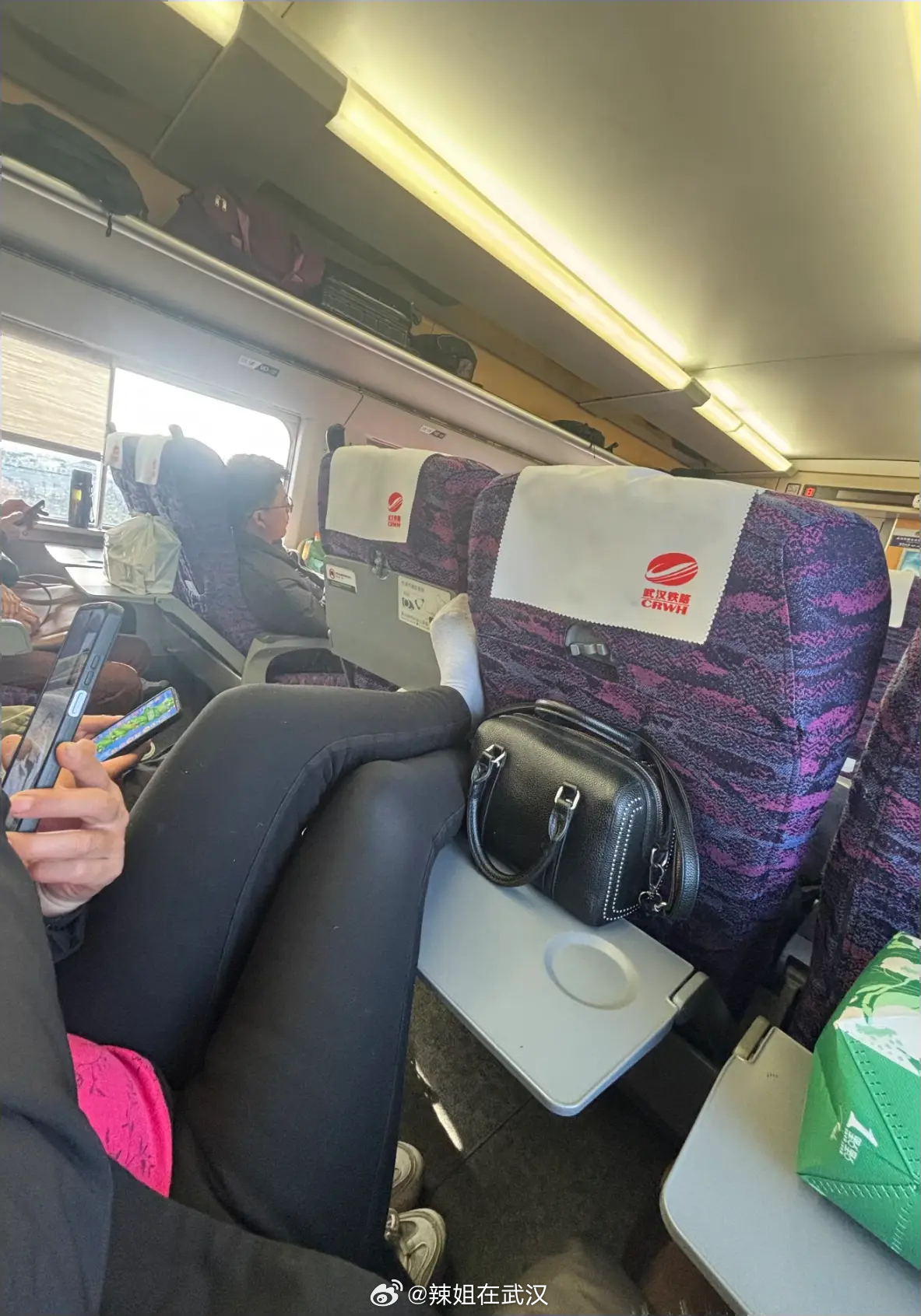 武汉网友投稿，高铁上遇到这种行为你会怎么做？🤔 武汉