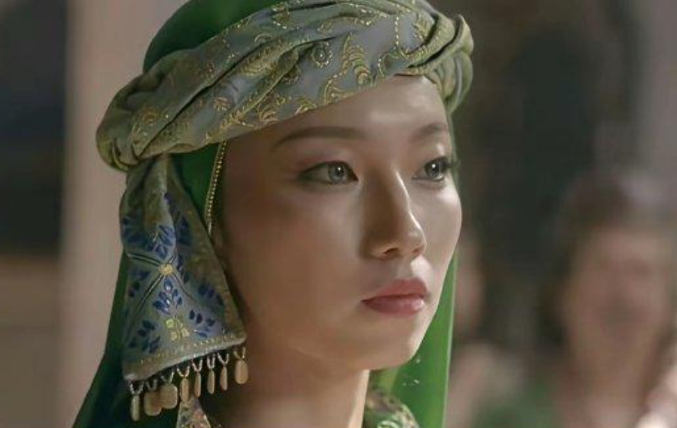 《长安的荔枝》中，国色天香的西域公主与公主殿下的贴身侍女，到底谁更像女主？ ​​