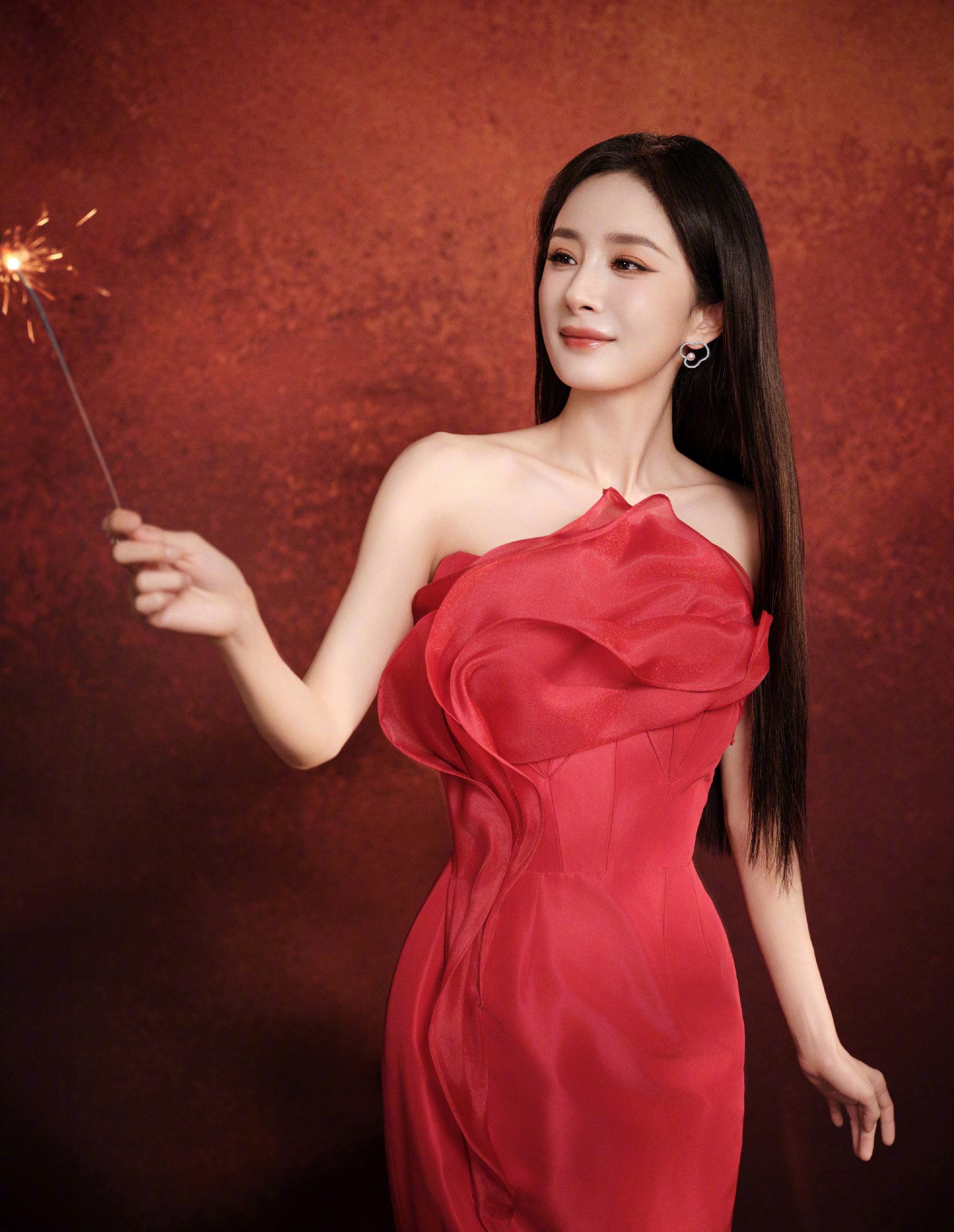 杨幂新年快乐 希望新的一年我们都会越来越好！ 