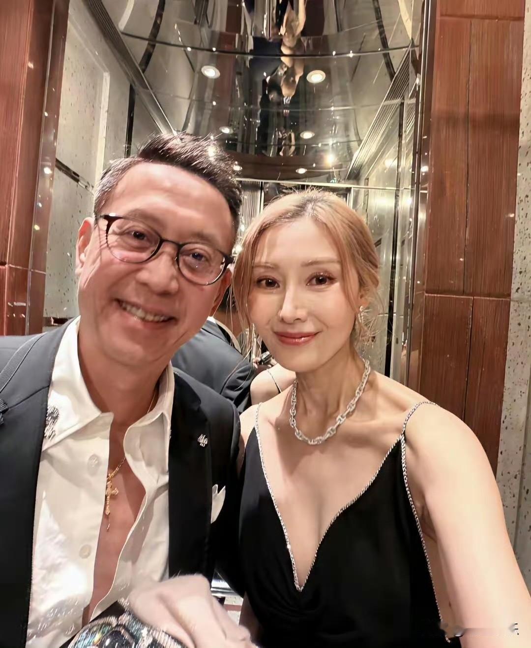 李嘉欣这个年纪穿点遮肉的衣服很难吗？
