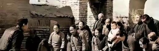 1949年秋，地主钱满堂收到三儿子从城里寄来的信。就三行字：“爹，速卖田产，带娘