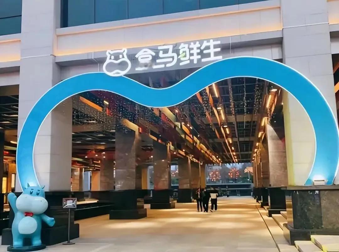 盒马有很多种业态的，和山姆对标的是盒马会员店。
我有盒马和山姆的会员卡，去年两家