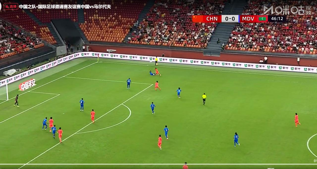 国足在上半场踢得超级难看，配合十分差，你敢相信吗？在上半场最有威胁的球员就是18