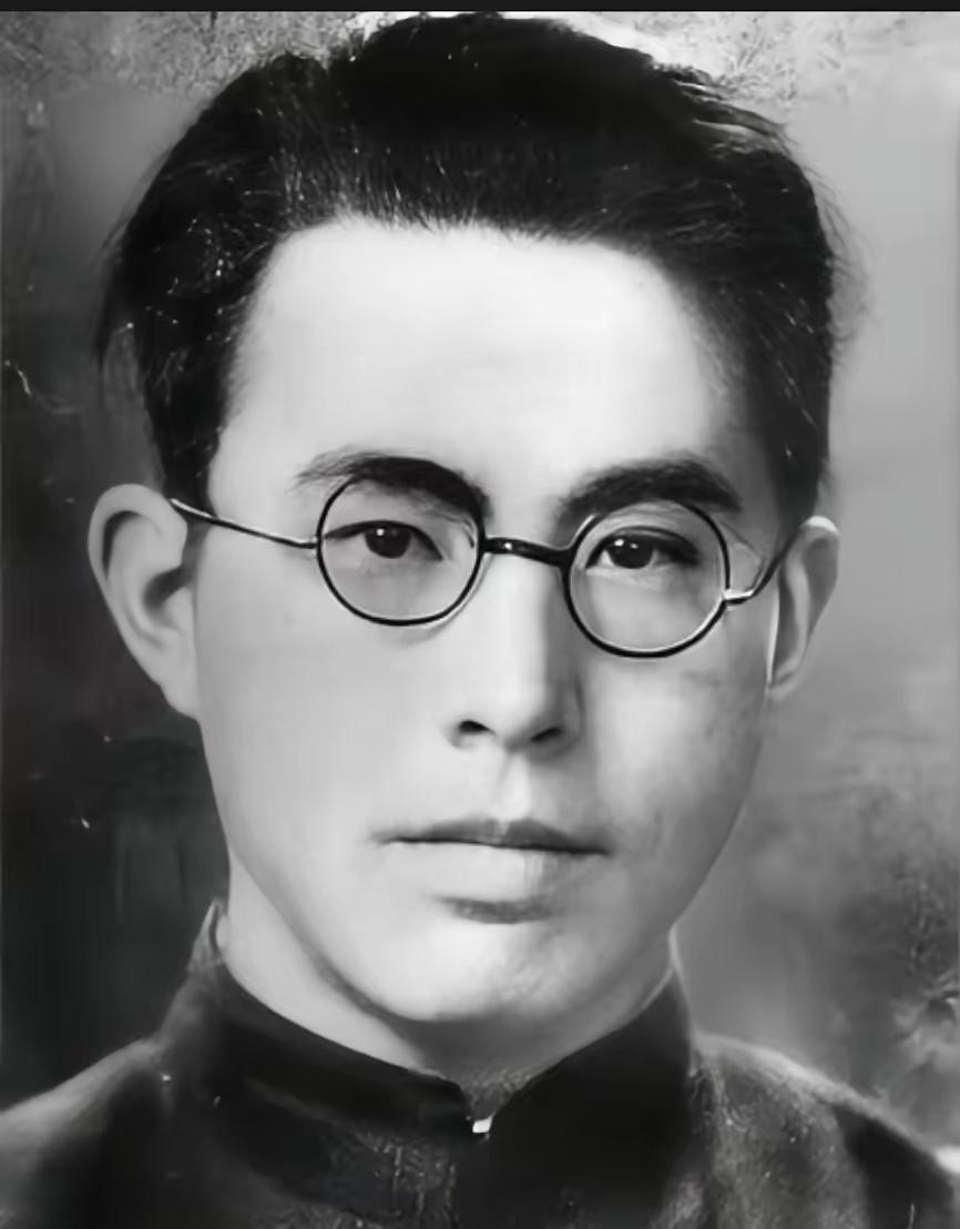 1942年，地下党郑文道求死不成，被日军安置在医院，一名护士每次给他换药，都会多