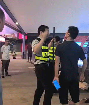 从这场战斗来看，两个小伙子都是戏精！