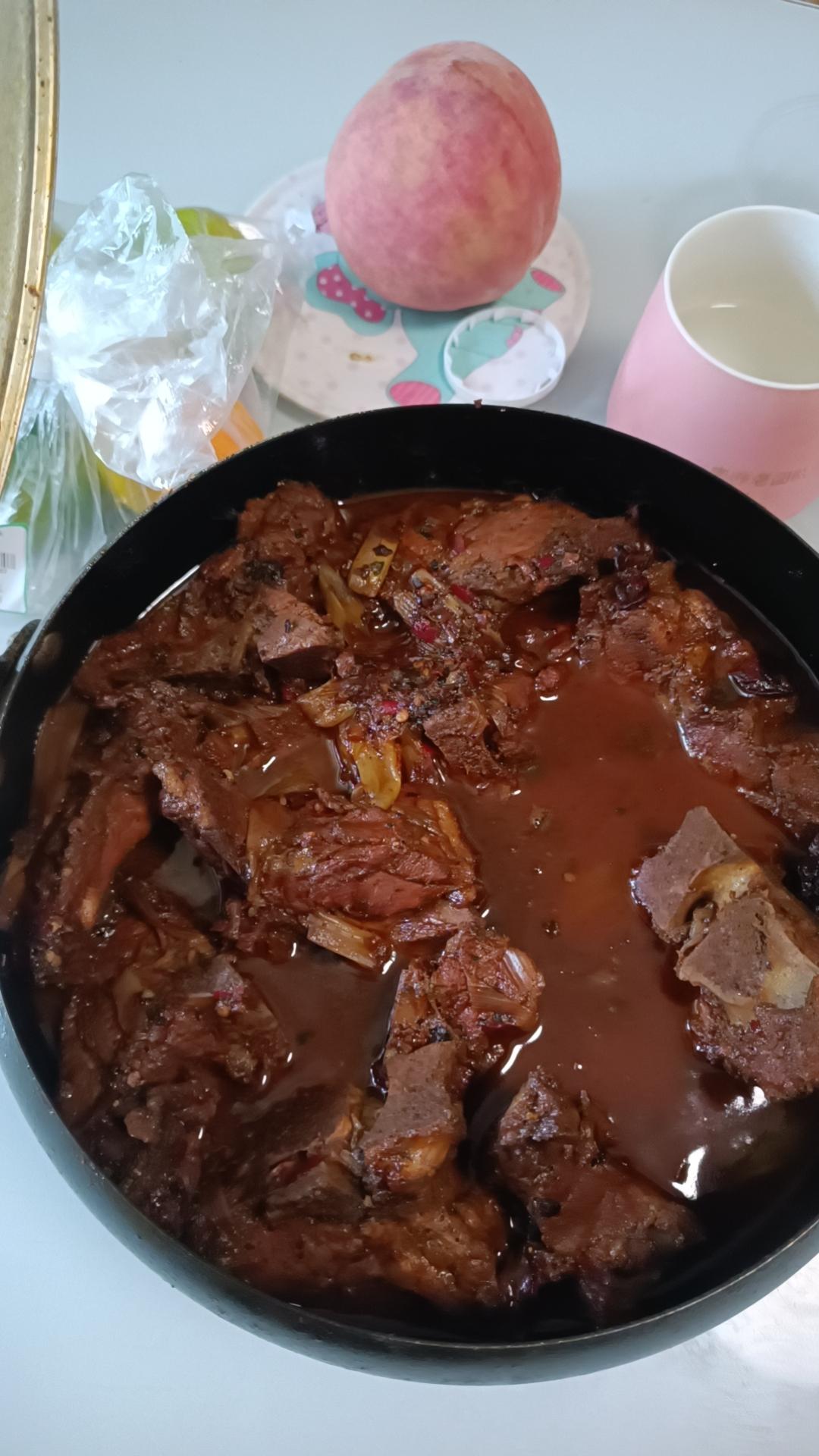 一盆酱大骨！味道好极了！今天休息一顿煮！