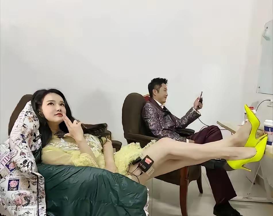 我问我老公，怎么看待冉莹颖和邹市明的夫妻关系？
我老公说，冉莹颖其实从心里就不尊