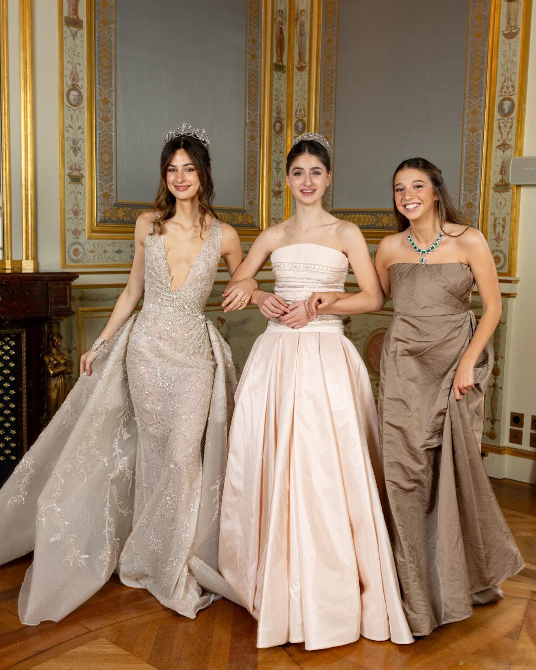 感觉第一眼是波旁-奥尔良公主尤拉莉亚比较出彩世界各国王室巴黎名媛舞会 公主出生于