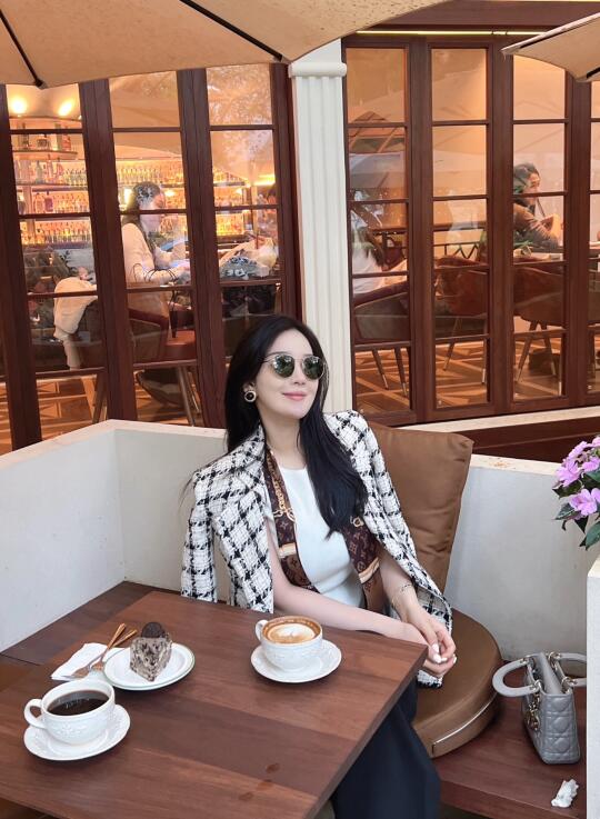 降温的天气毛毛雨 也要出门溜达☕️🌧️