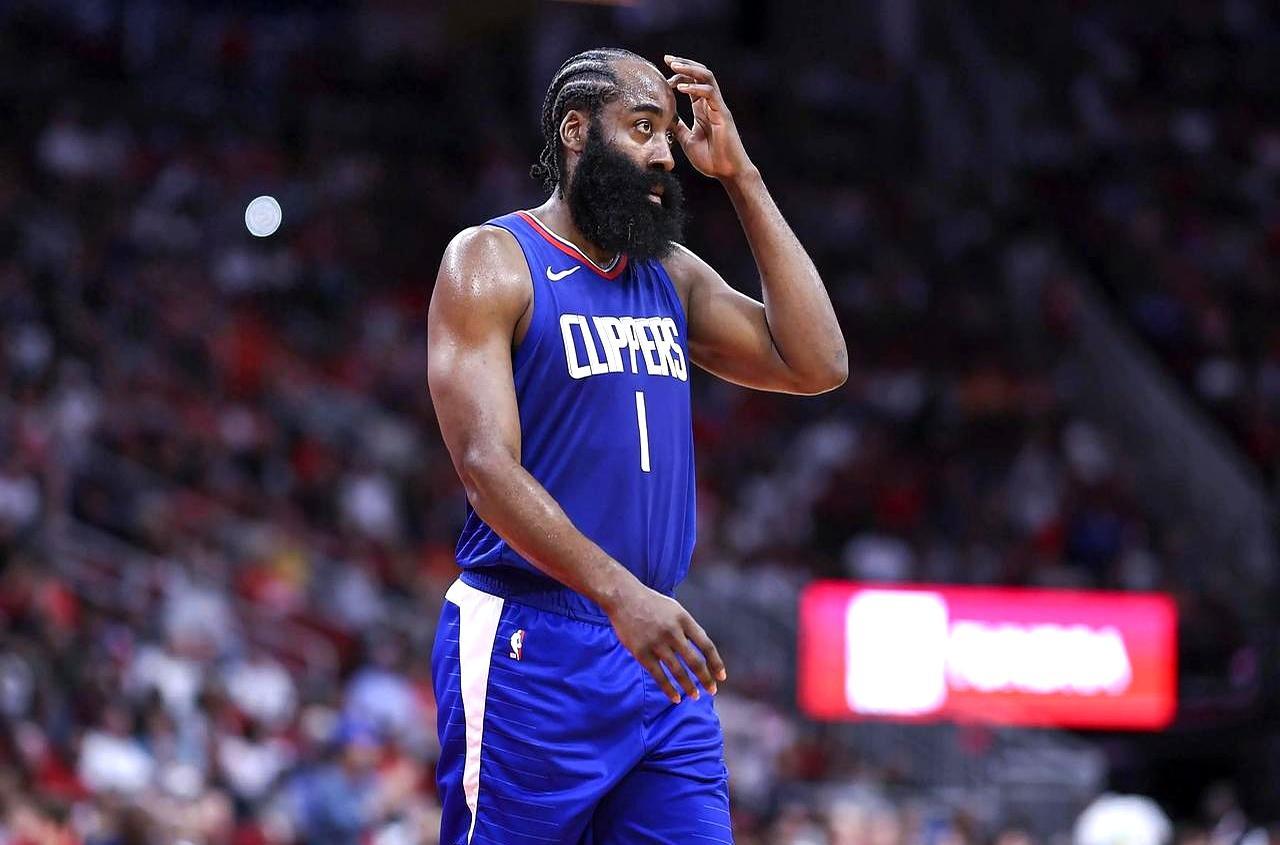 16个赛季，10次出场超70场。
 
别再用“劳模”这种词往他脸上贴金了。
 