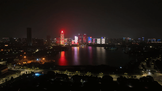 今天（9月30日）晚上，庆贺祖国母亲迎来76周年华诞，桐乡凤凰湖畔赴一场光影之约