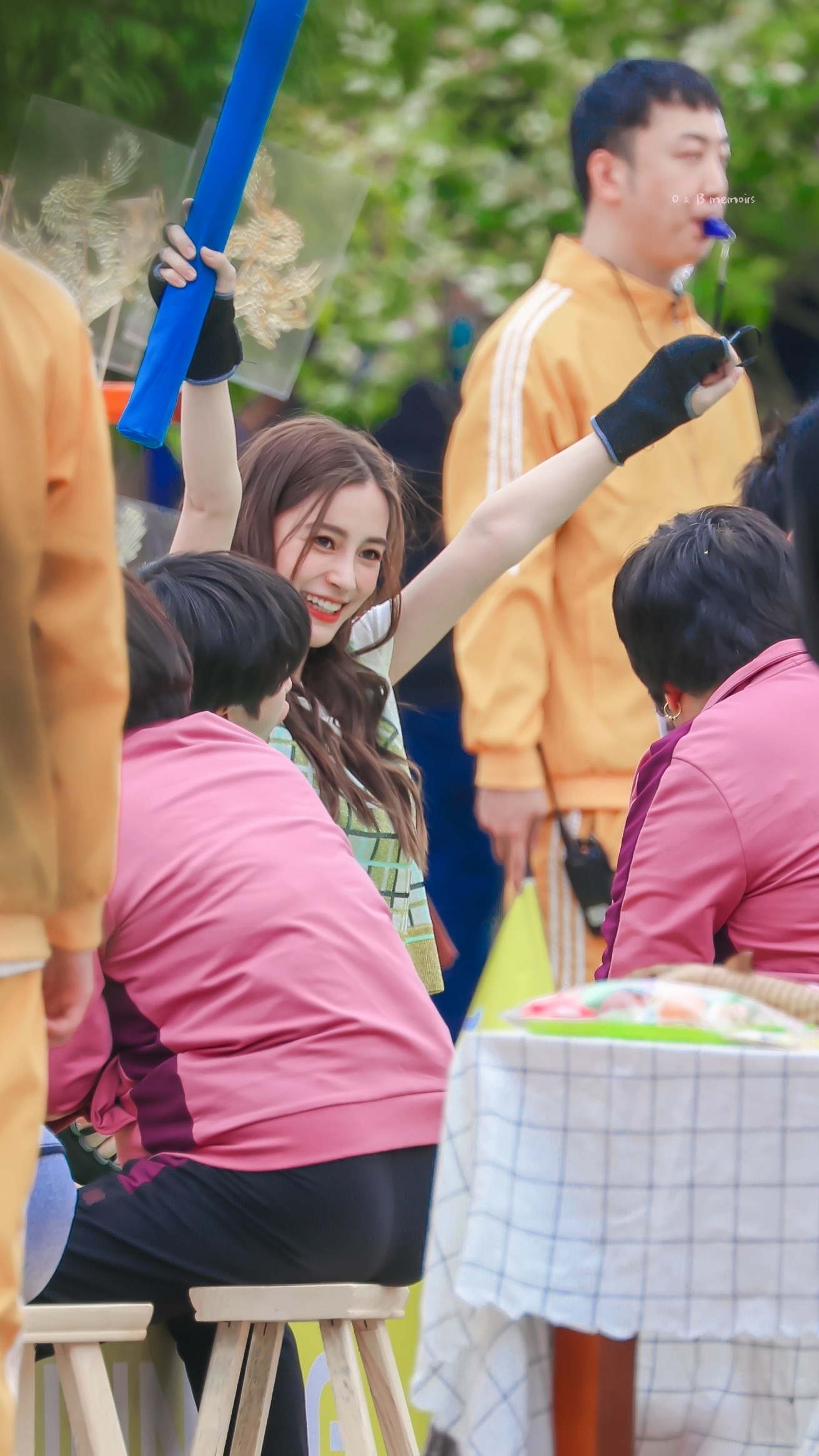 #和杨颖一起拥抱春天# 🌷 #凝聚V力量#春已来，踏青去🍃和小鼻一起去感受春