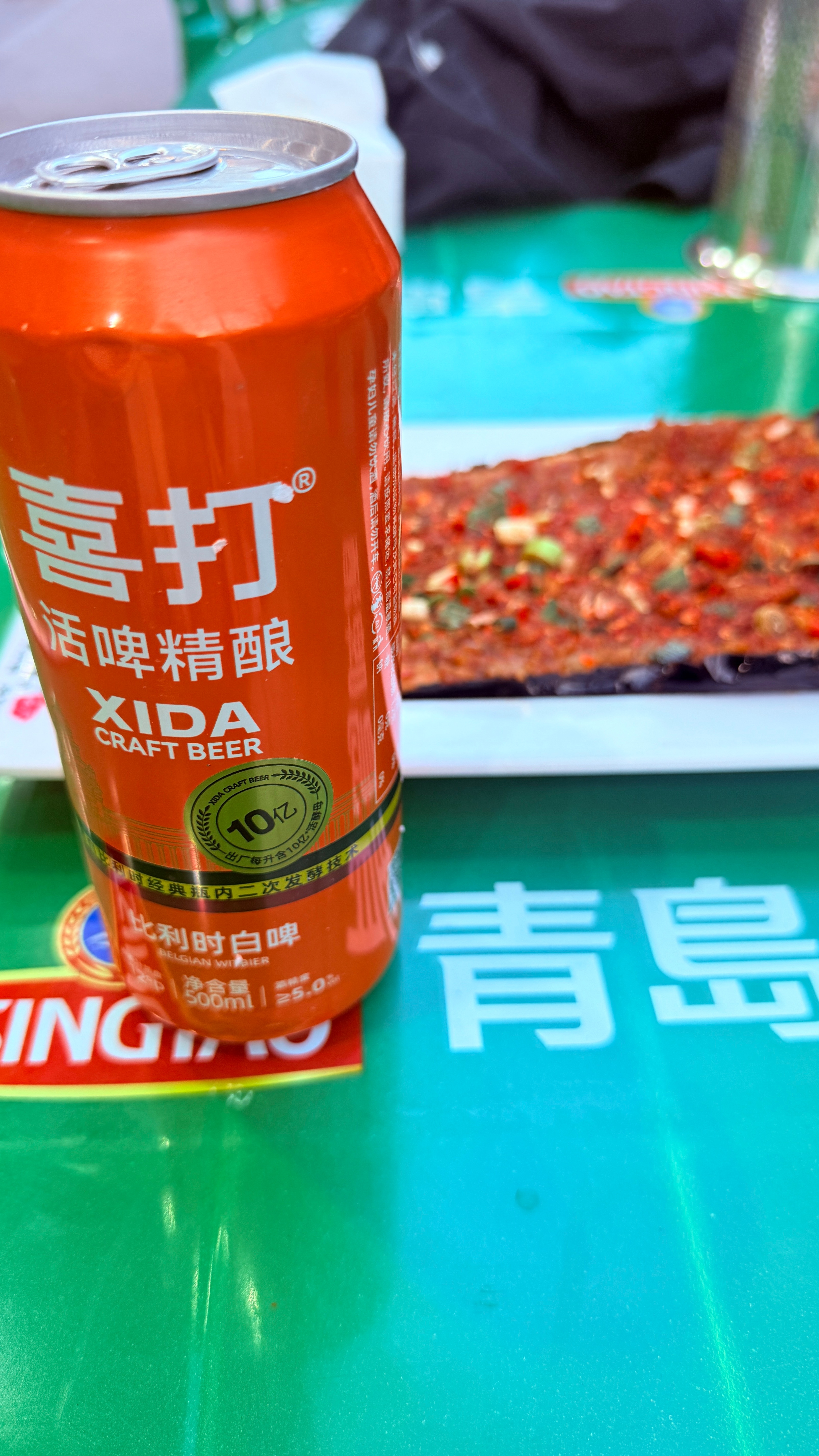 试着直接取悦自己要不是瘦了三十斤，我真不敢穿白色。今晚喝了点。开心。最近最爱听的