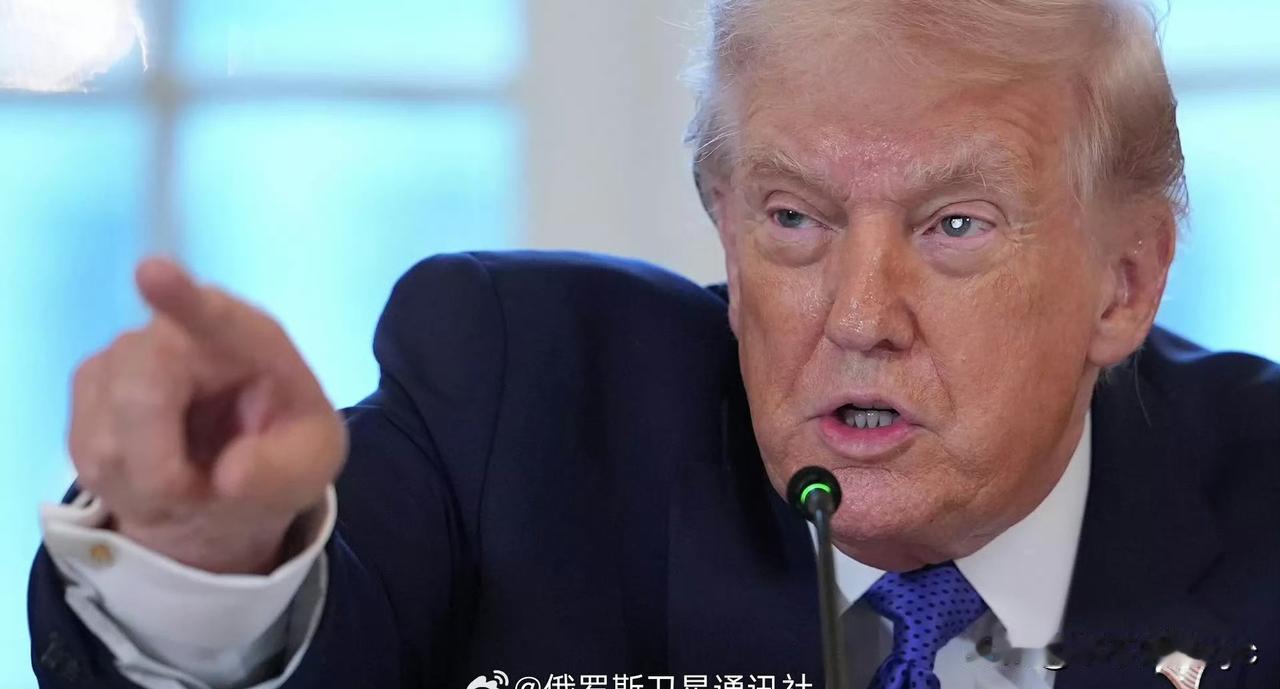 特朗普再发帖:“伊朗海军现在已经沉在海底，被彻底摧毁——158艘舰船全灭。我们唯