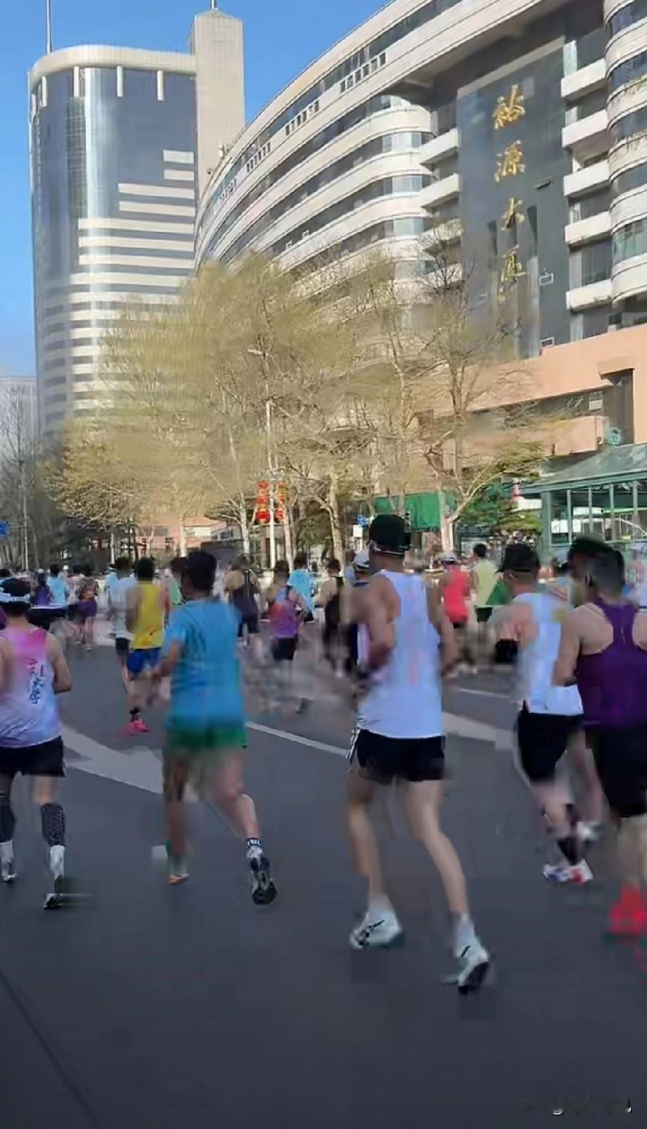 2026青岛马拉松，今日开跑，上万人同跑，CCTV-5全程直播！

今天，青岛晴