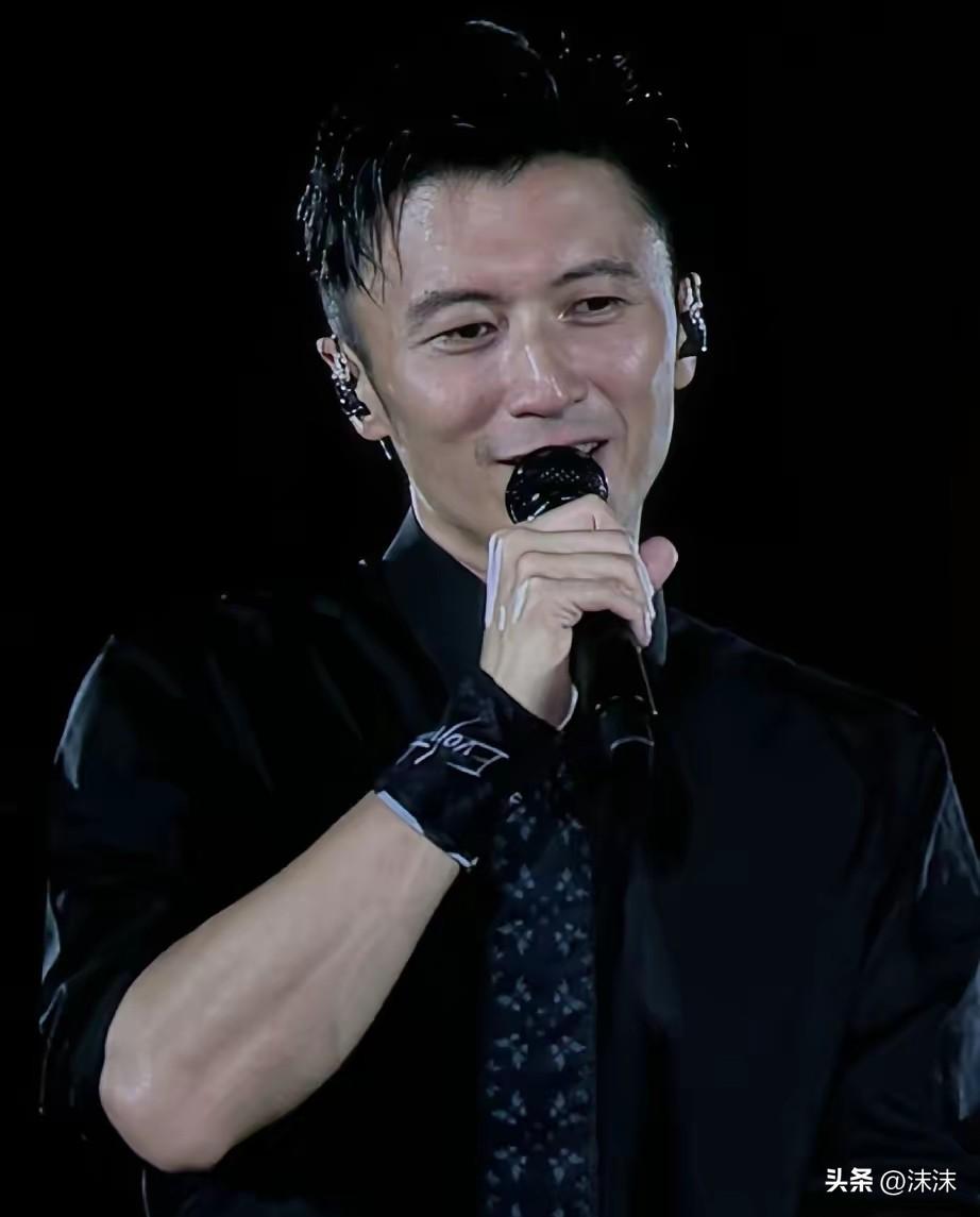 谢霆锋的晚年，会后悔离婚吗？

你有没有想过——
一个人现在笑得越甜，晚年可能越