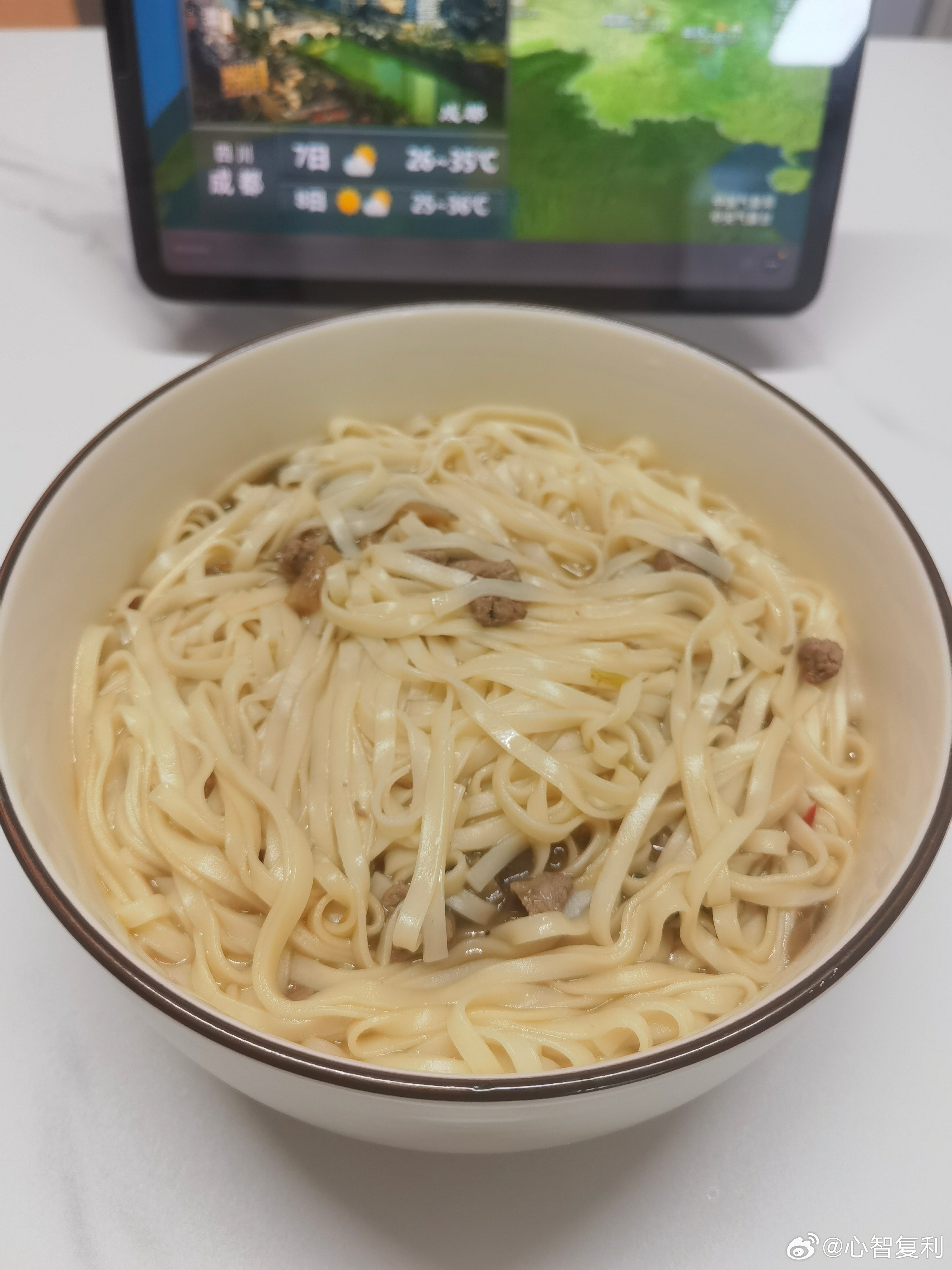 晚上安排了面条重要的是准时吃 
