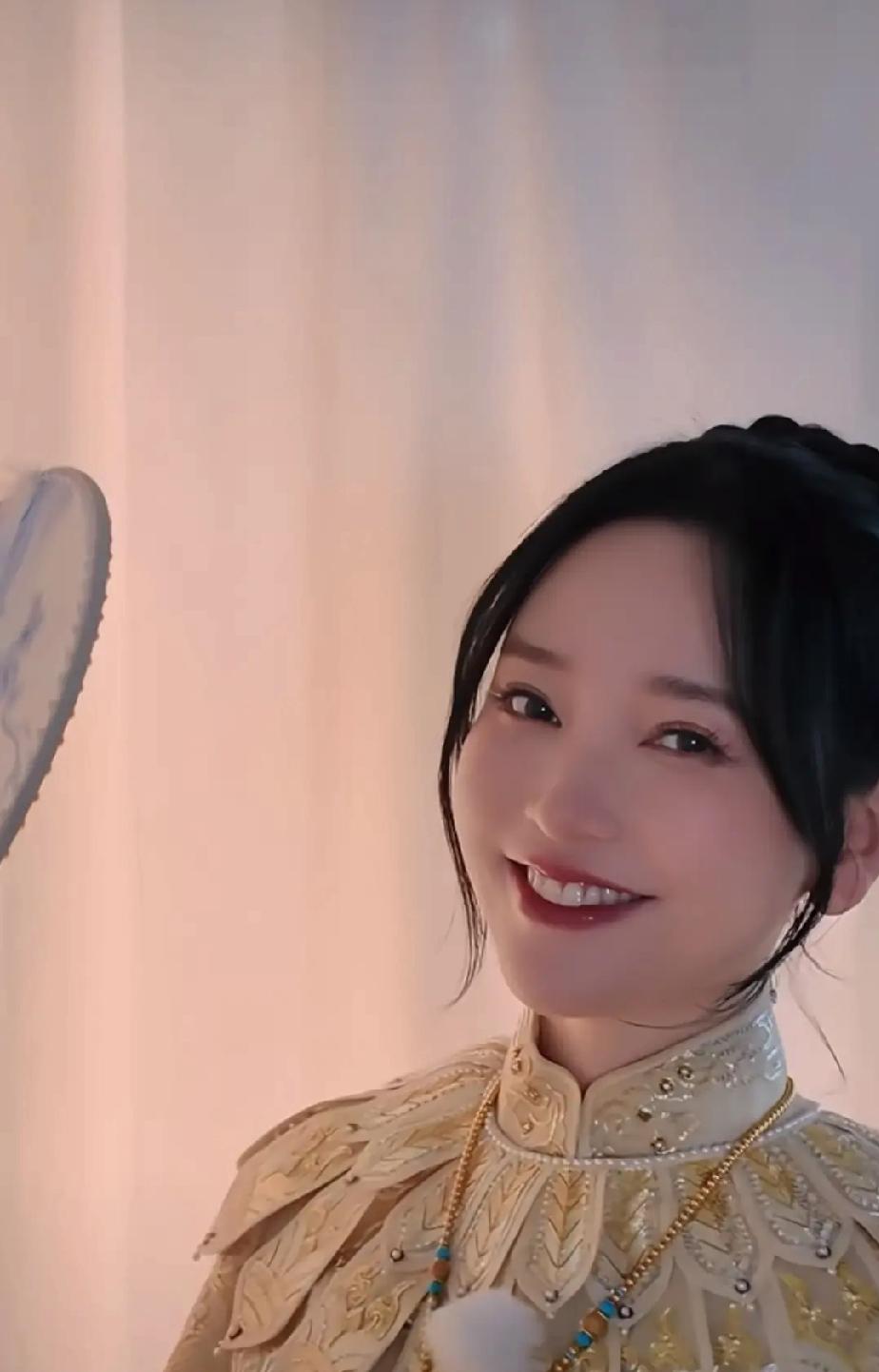 全网见证！金莎孙丞潇正式领证，节目里甜蜜改口喊爸妈，红包一收，身份彻底升级，满屏