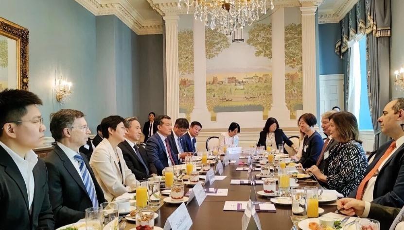 美国高规格接待中国。7月27日至31日，应美中贸易会主动邀请，中国贸促会组织中国