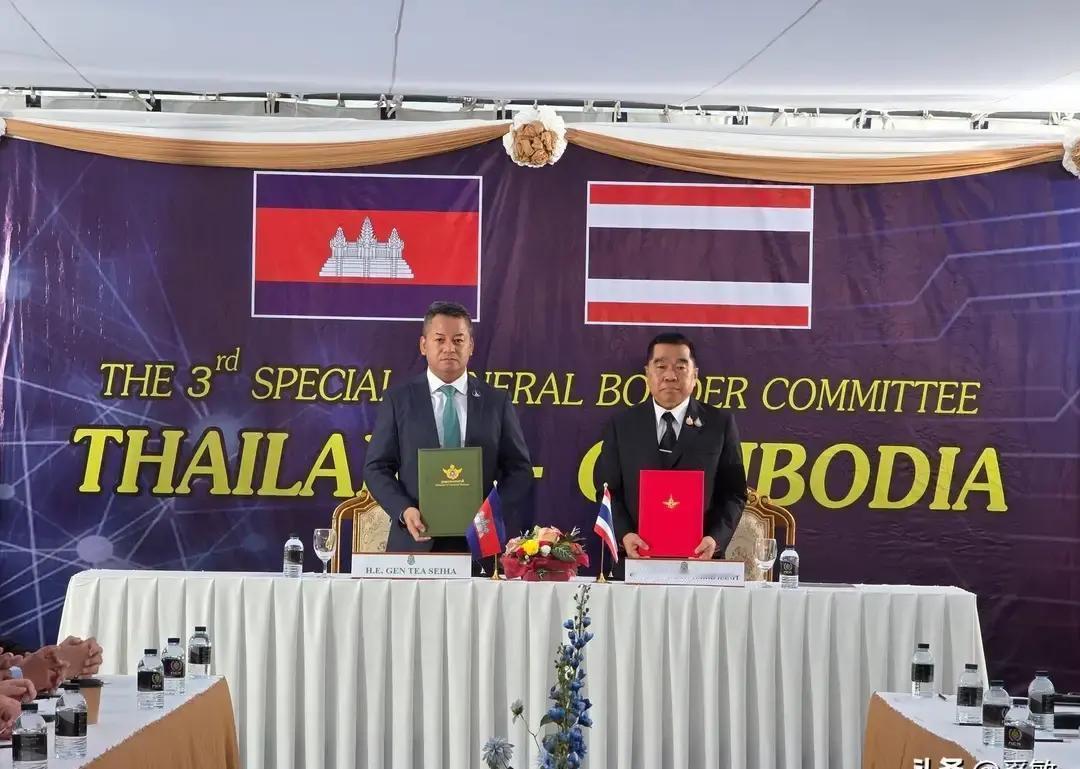 签了，泰国不打柬埔寨了
 
当地时间12月27日，在泰国和柬埔寨边界总委员会第三