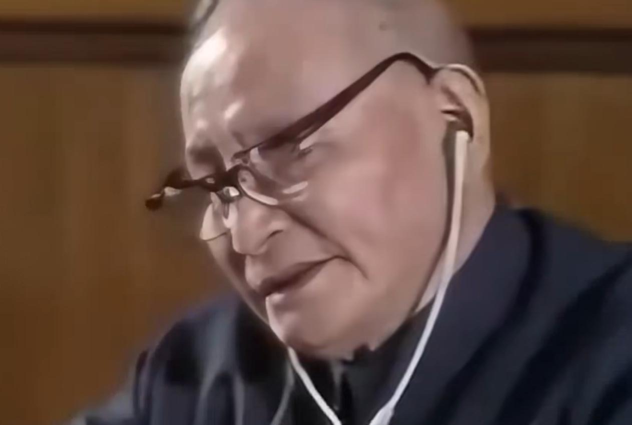 1978年十一届三中全会，是改变国家发展航向的历史性会议，陈云作为老一辈核心领导