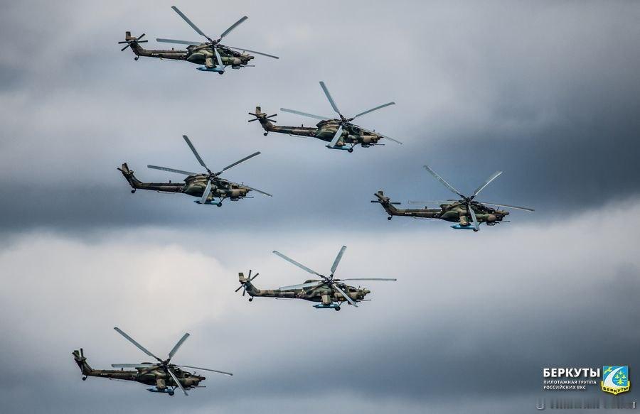 历史上的今天：俄罗斯“金雕”特技飞行表演队正式成立34周年“金雕”特技飞行表演队