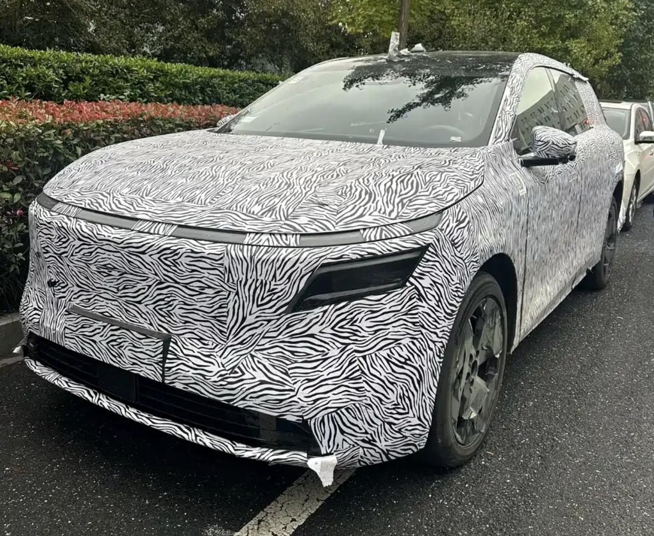 神似东风eπ008？日产N8谍照曝光 配置比N7还高！
在日产N6即将发布之际，