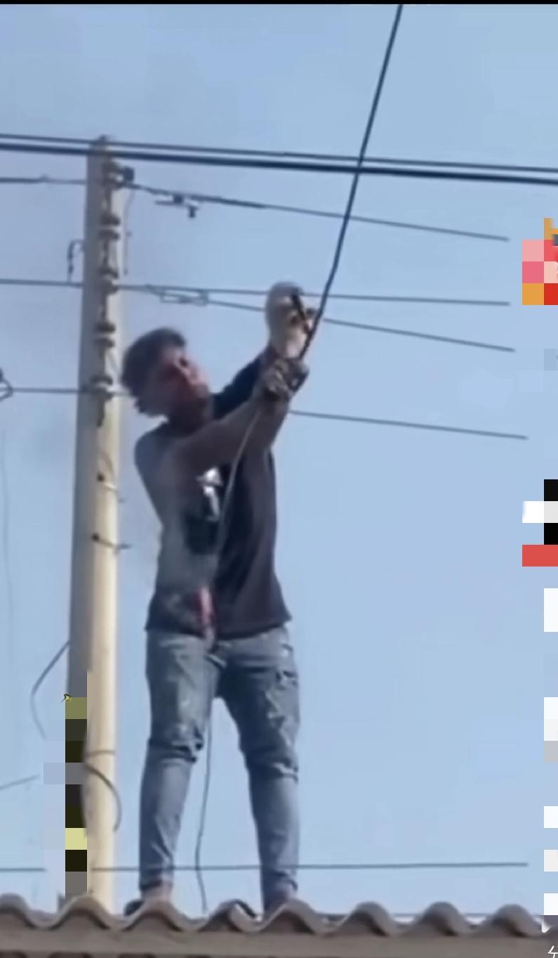 印度的电工挺猛，电线的火花呲呲响，电工不畏危险了，继续带电工作，看上去一点危险都