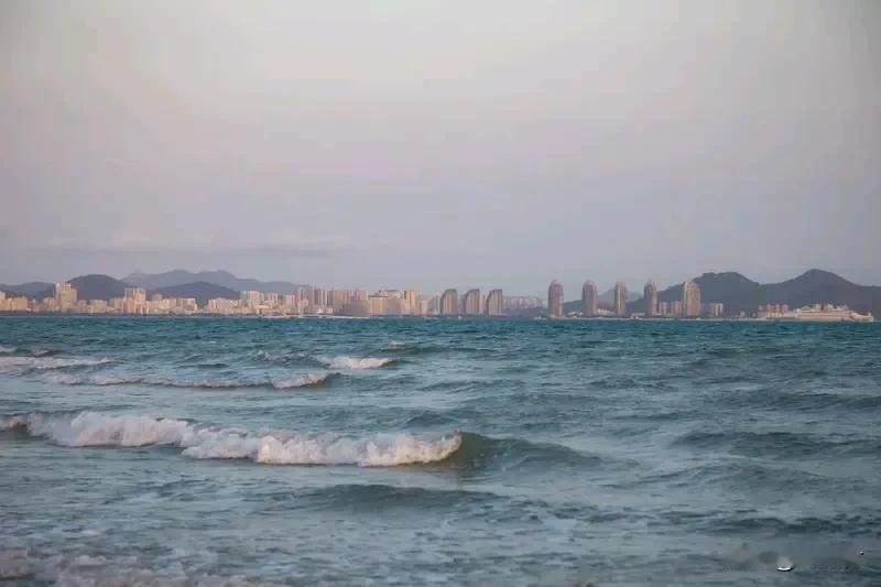 大批旅客因机票太贵滞留三亚 2026年春节假期结束，大批旅客因机票太贵滞留三亚。