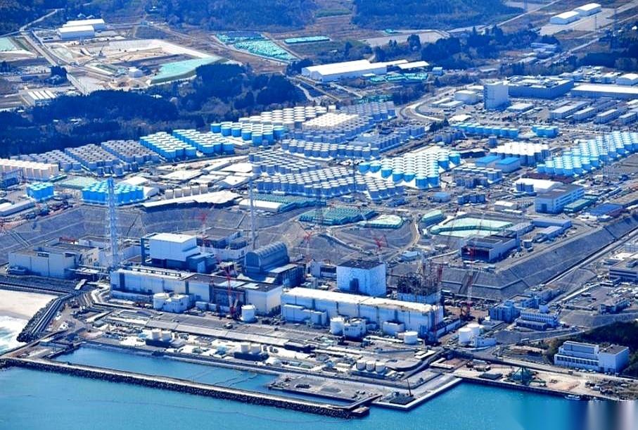 桌子底下，日本已经悄悄攒够了5500枚核弹的材料。
差的，就是一把拧螺丝的扳手。