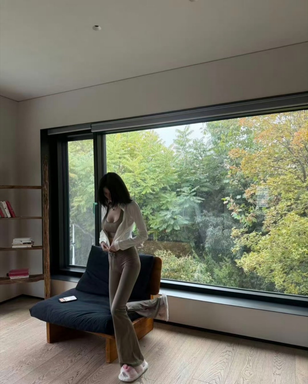 何穗不愧是模特身材保持的真好 这样的身材真的太让人羡慕了 