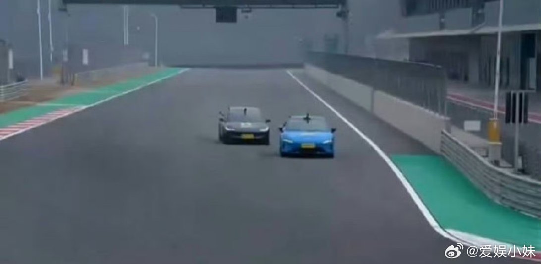 新小米SU7赛道性能大摸底 感觉还可以，开过老款再试新款，辅助驾驶提升不是一星半