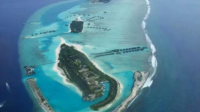 8月30日晚，美军对霍尔木兹海峡拉拉克岛实施战术打击，摧毁两处伊朗革命卫队的火箭