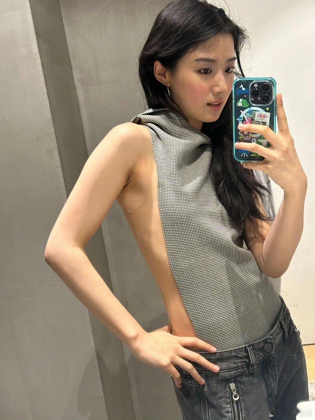 卢昱晓身材像男人 ​​​