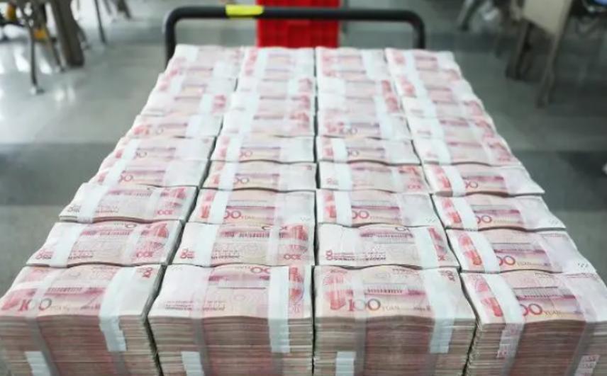 500万存银行，能光靠利息躺平不上班吗？
500万存银行，每个月利息8000块，