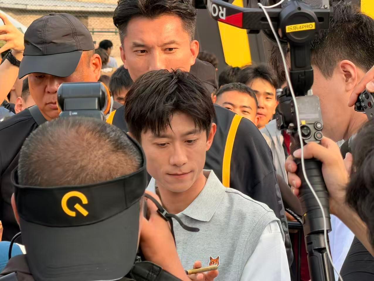 郭艾伦只签iQOO手机iqooxnba高校篮球赛iqooiqoo15tNBA终于