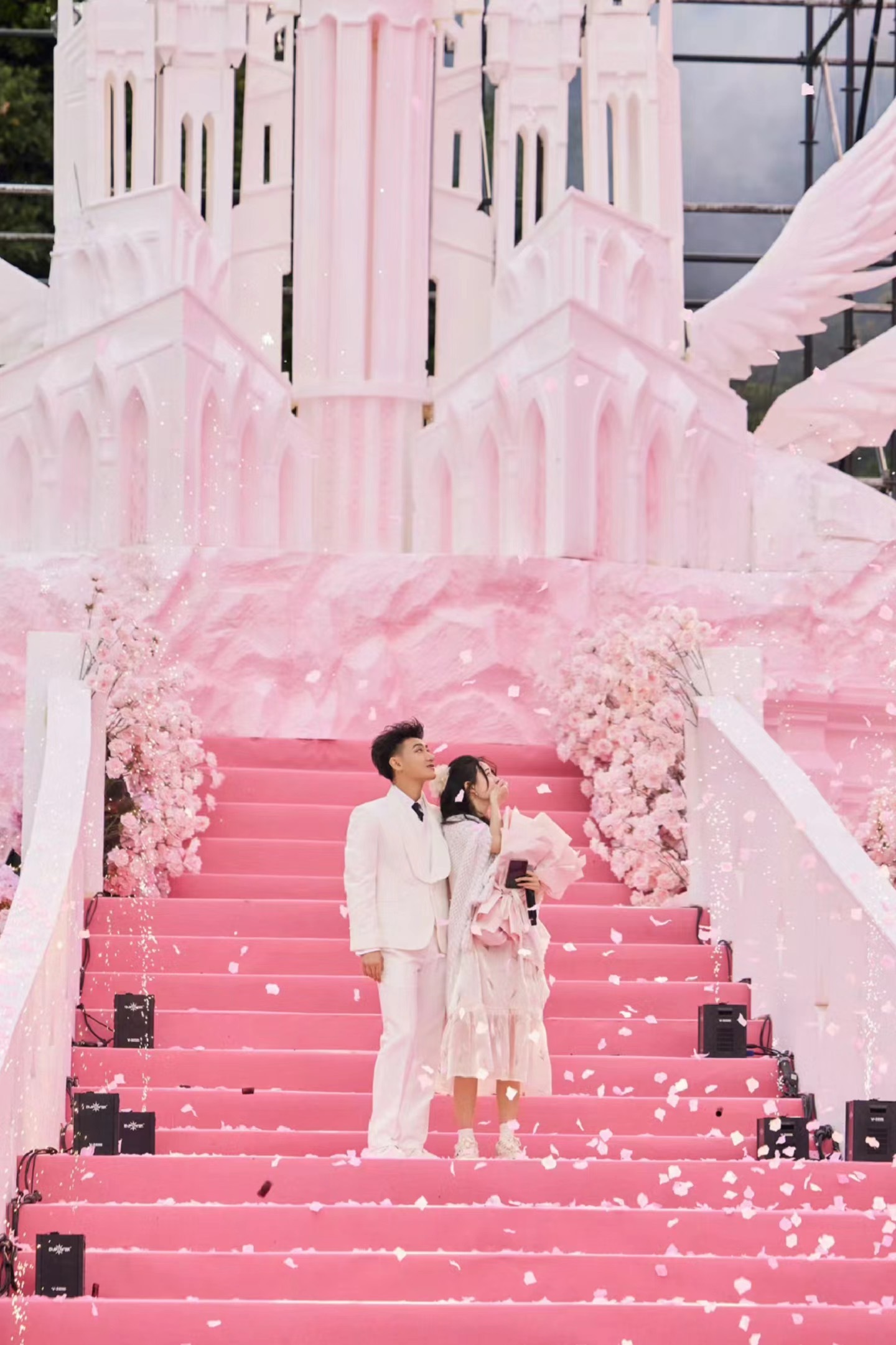 #黄子韬求婚徐艺洋#吃瓜群众路过，真心祝福他们！！[心][心]说实话，在节目上当