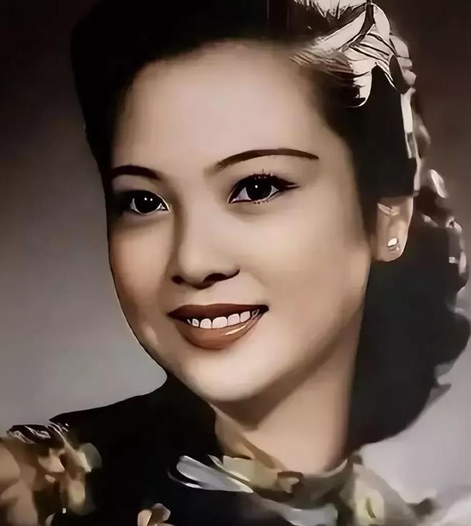 1938年，41岁戴笠借口加班，把秘书余叔恒带到了卧房。戴笠递给她一杯咖啡：“提
