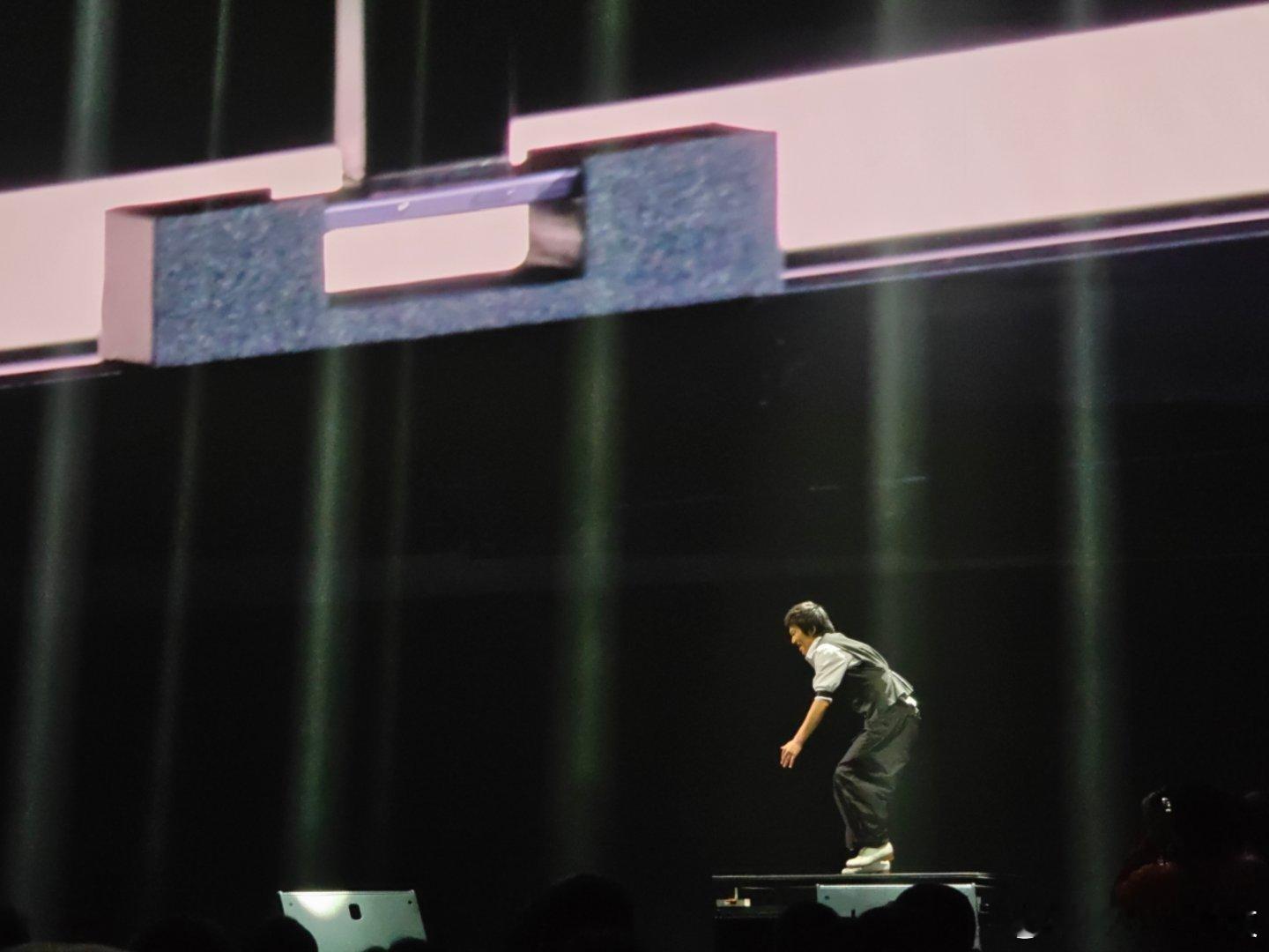 来看看硬件！64MP超薄高清潜望长焦！50MP，大底主摄！除了影像，还有处理器哦