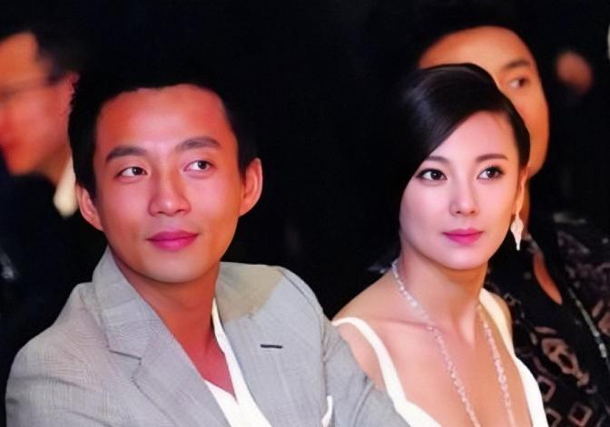 2010年，张雨绮直闯兰会所，众目睽睽之下给男友汪小菲一记大耳光。回家途中，汪小