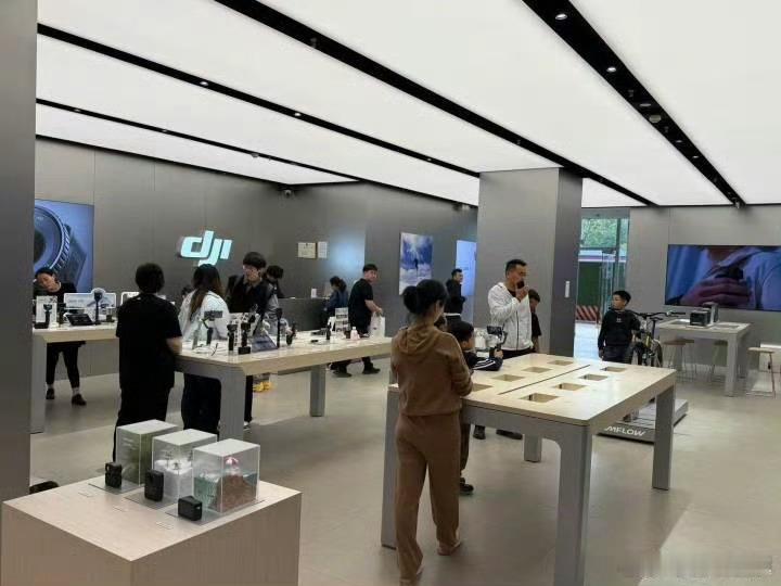 大疆影石法庭死磕产品最高降2500元这俩要猛干了呀 