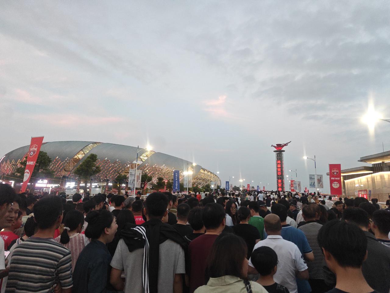 火热的赣超，南昌对萍乡，5万人见证，5:1大胜！城市足球联赛，己然成为各大城市的