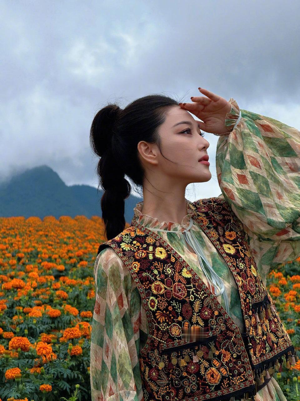 张馨予｜飞奔在云南花田。风景美极了，感受大自然