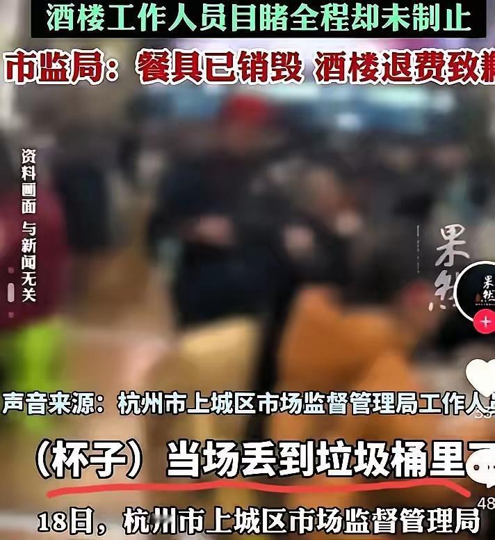 孩子小憋不住就可以没底线？大冬天怕孩子尿裤子能理解，但也不能直接拿餐厅喝水的玻璃