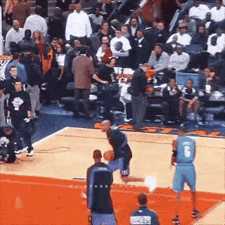 NBA能叫神的有两个人，一个篮球之神乔丹，一个扣篮之神卡特。
卡特可能不是跳的最