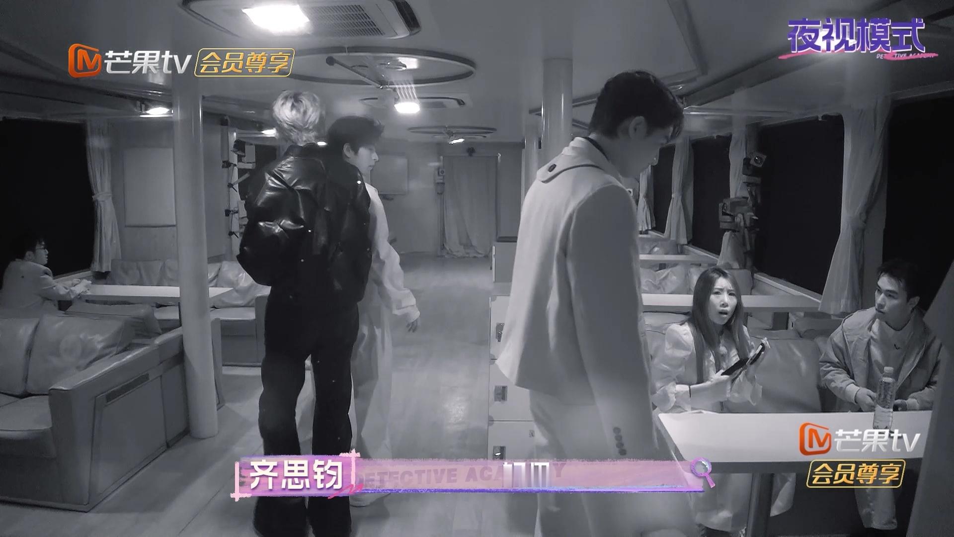 兄弟的害怕是石凯的兴奋剂  石凯真的别太调皮！兄弟萌越怕他越兴奋，太好笑了。 